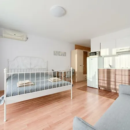 One Bedroom 公寓